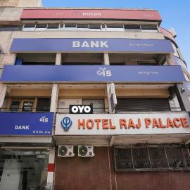 Hotel Raj Palace、アーメダバードのホテル