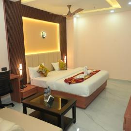 Hotel Elite Suites, khách sạn ở Padrauna