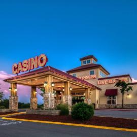 Lakeside Hotel Casino, a Travelodge by Wyndham, хотел в Osceola