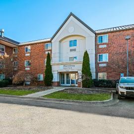 MainStay Suites Greensboro, hotel in Friendship