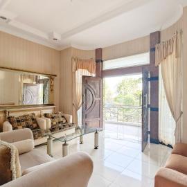 Surabaya Homey near Supermall, hotel in Surabaya