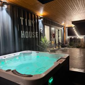 Tiny House by the forest “2”, hotell i Borod