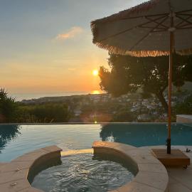 Très belle vue sur la baie de Bandol Villa 24 BAIE, hotel in Bandol