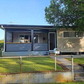 Bongaree Beach Shack - close to the bridge!