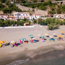 Testa di Monaco - Basic Beach Accommodations、カーポ・ドルランドのホテル