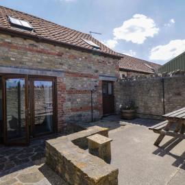 Barn Cottage with pre booked use of Indoor Swimming Pool, ξενοδοχείο σε Frome