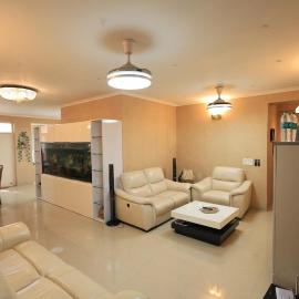 Royal 4BHK Oasis BalconyViews, hotel in Bahādurgarh