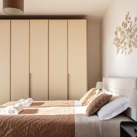 De Homes - Appartamento moderno con Balcone vicino Assago e Milano, Hotel in Buccinasco
