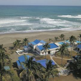 Hermanos Leisure Farm & Resort, מלון בDipaculao