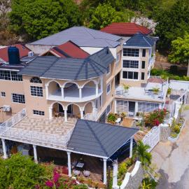 360 RokView Suites 3BR Spacious, hotel v mestu Kingston
