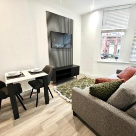 Executive 1-Bed Apartment in Town, hotel in Bury