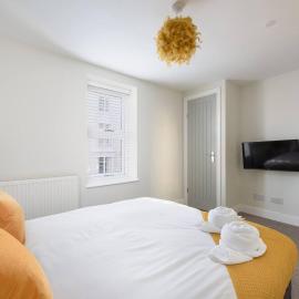 Large 4-Bedroom House in Banbury, hotel in Banbury