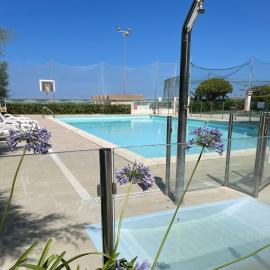 Apartament Mare e Sole z basenem i przy plaży, hotel v destinácii Marotta