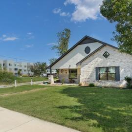 Chic 4BR Retreat Near Downtown