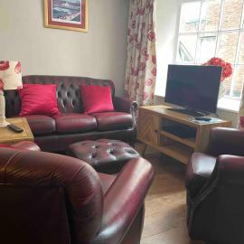 Ground floor period apartment near quay