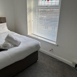 Comfortable 4BR Home Near Swansea Centre