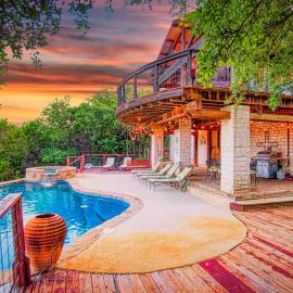 Hill Country Retreat Hot Tub, Luxury, Sleeps 14!