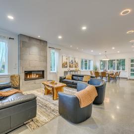 Stylish Everett Home w/ Green Belt!, khách sạn ở Everett