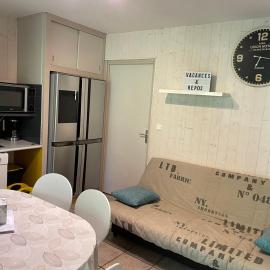 Gîte 4 à 6 pers avec parc aquatique PRL 4 étoiles, hotel in Saint-Chamassy