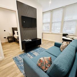 Contemporary 1-Bed Flat by Bury Metro link، فندق في بيوري