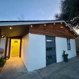 5 Star Stay Large Remodeled Modern 4BR Near UNT and TWU Sleeps 10, hotel v destinácii Denton