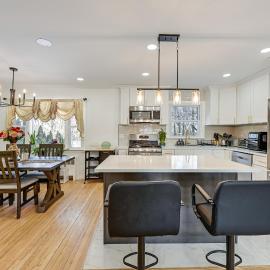 Easy Transit to NYC! Sleek North Shore Hideaway