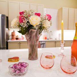Rose Quartz Suite - NEW 2 bdrm 2 bath, Hotel in Lawrence