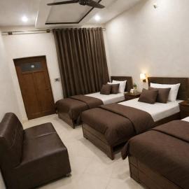 Al Huda Hotel, hotel em Multan