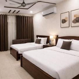Al Huda Hotel, khách sạn ở Multan