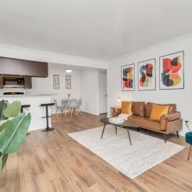 Spacious-2BR2BA- King Ensuite- PVT Patio-FREE Parking