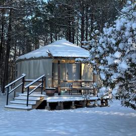 Peaceful Off-Grid Yurt Farm Stay with Modern Comforts - Optional Farm Breakfast, hotel in Blythewood