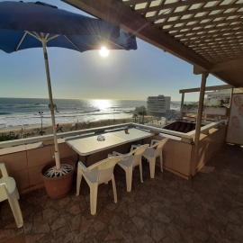 Reñaca - Primera linea de playa con gran terraza, hotel in Viña del Mar