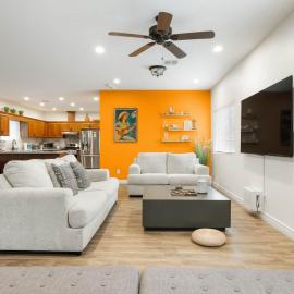 New! Near Ballparks, Stadium, Raceway, 4 TVs, Fast WiFI, Hotel in Cashion