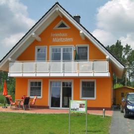 Ferienhaus Müritzstern - 3 Zimmer EG-Appartement, hotel em Röbel