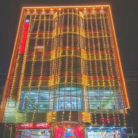 Grand Palace Hotel & Restaurant، فندق في راجغوري