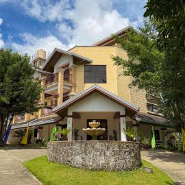 Hotel Grand Luis、Dauisのホテル