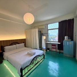 arakhouse อารักษ์เฮ้าส์, hotel u gradu 'Godown'