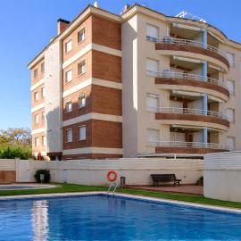 Gorgeous Apartment In Calafell With Swimming Pool, hotel in Calafell