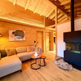 Chalet Spatz Loft with Sauna Kandersteg Oeschinen Lake, hotel em Kandersteg