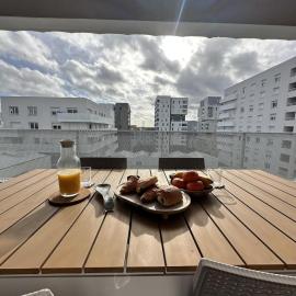Cozy T2 au pied de la gare, hotel in Evry-Courcouronnes