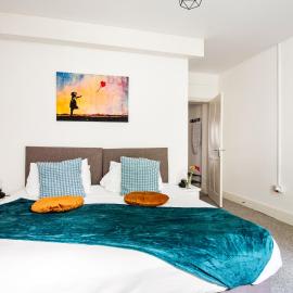 The Sant Bank, central, parking, contractors friendly, 1 bed, sleep up to 4, modern, near beach โรงแรมในบอร์นมัธ