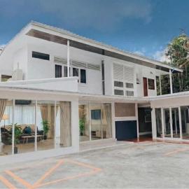 Stay Ekkamai - Private Pool villa, Central Bangkok
