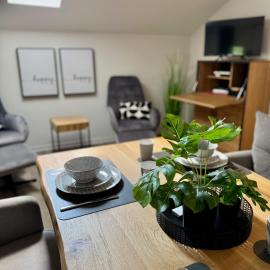 Apartment Oberdeck für 4 Personen, Wifi, Parkplätze uvm, hotel a Brokstedt