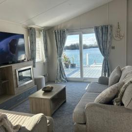 Luxury Lakeview Lodge Chichester Lakeside Holiday Park, hotel v destinaci Chichester
