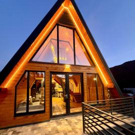 Twin Cabins Azuga, отель в Азуге