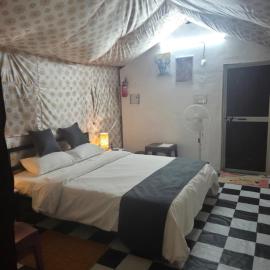 Upkar Adventure Park and Resort, מלון בSeonī
