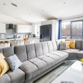 Spacious 4-Bedroom with free parking spaces for contractors and business travellers, hotel in Hemel Hempstead