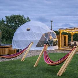 Grass Roots Retreat, hotel in Llanstadwell