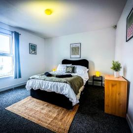 Worsley Gem, Modern 2BR with Garden Space, hotel in Worsley