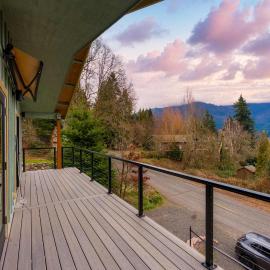 Modern Gorge Retreat Steps from River & Hiking, hotel a Stevenson